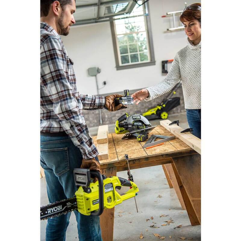 RYOBI ONE+ HP 18V Sierra Circular Inalámbrica de 7-1/4 pulgadas con Motor sin Escobillas Kit con Batería de Alto Rendimiento de 4.0 Ah y Cargador - PBLCS300K1