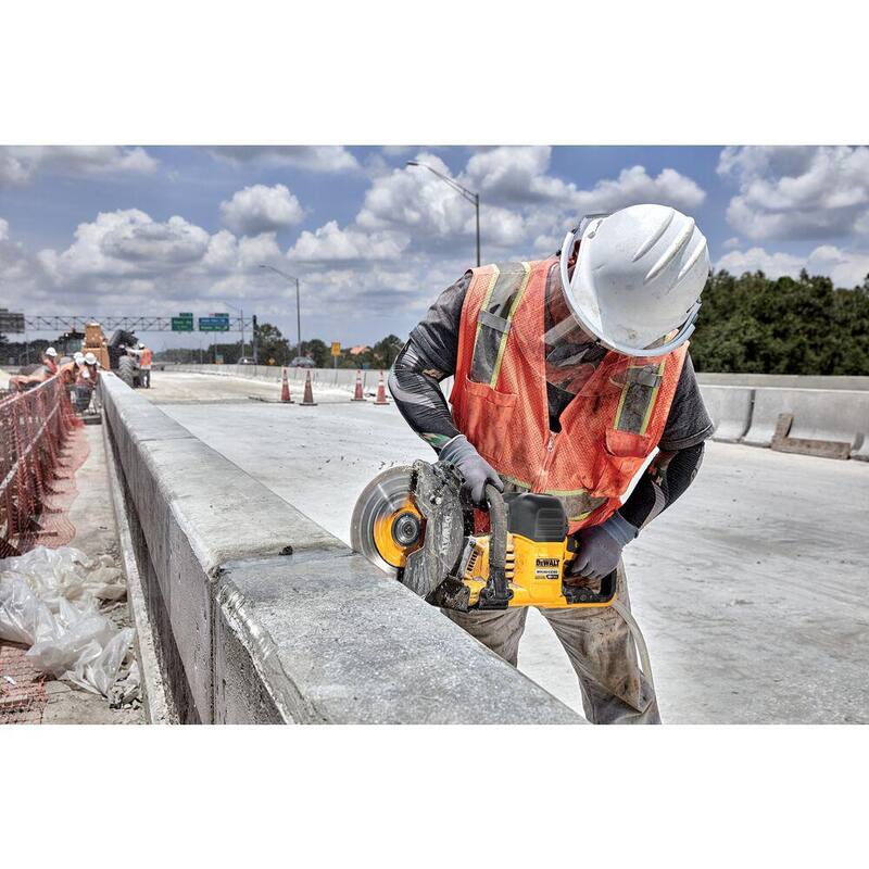 Sierras ingleteadoras para cortar Dewalt FLEXVOLT 60V MAX inalámbrica de 9 pulgadas y (2) baterías FLEXVOLT 9.0 Ah - DCS692X2
