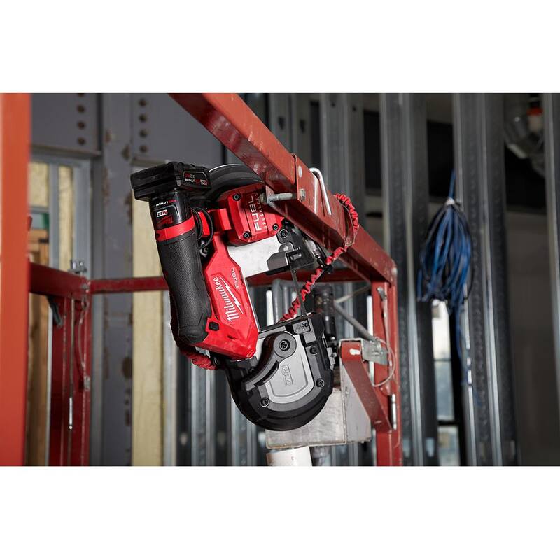 Milwaukee M12 FUEL 12V Sierra de cinta compacta inalámbrica de iones de litio XC con kit de (4) hojas de sierra de cinta - 2529-21XC-48-39-0631