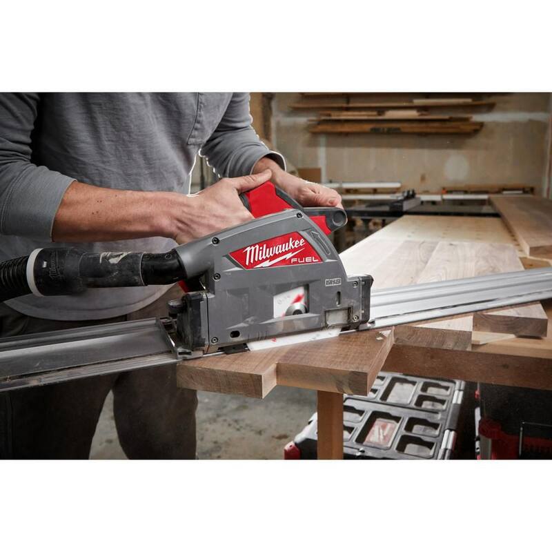 Milwaukee M18 FUEL 18V Li-Ion Sin Escobillas Inalámbrico 6-1/2 pulgadas Sierra de Riel de Inmersión Kit con Riel de Guía de 106 pulgadas y Conector de Riel - 2831-21-48-08-0572-48-08-0574