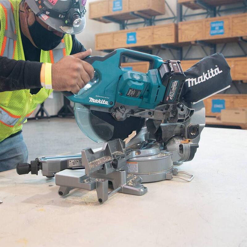 Sierra de inglete compuesta deslizante de bisel dual inalámbrica sin escobillas Makita 40V max XGT de 8-1/2 pulgadas, kit capaz de AWS (4.0Ah) - GSL02M1