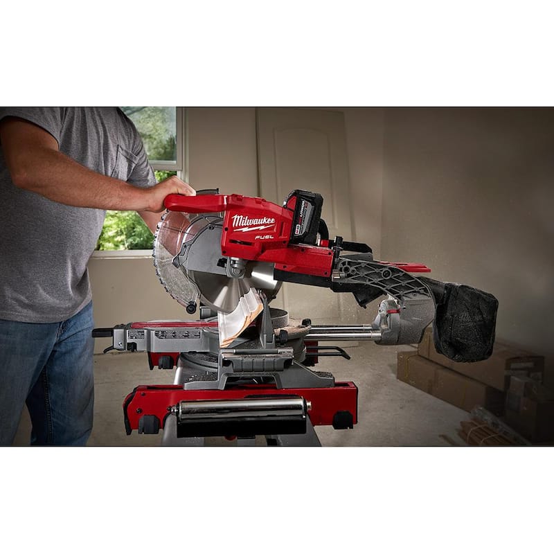 Sierra ingleteadora compuesta deslizante de bisel doble inalámbrica de 10 pulgadas Milwaukee M18 FUEL 18V de iones de litio sin escobillas con soporte (herramienta solamente) - 2734-20-48-08-0551.