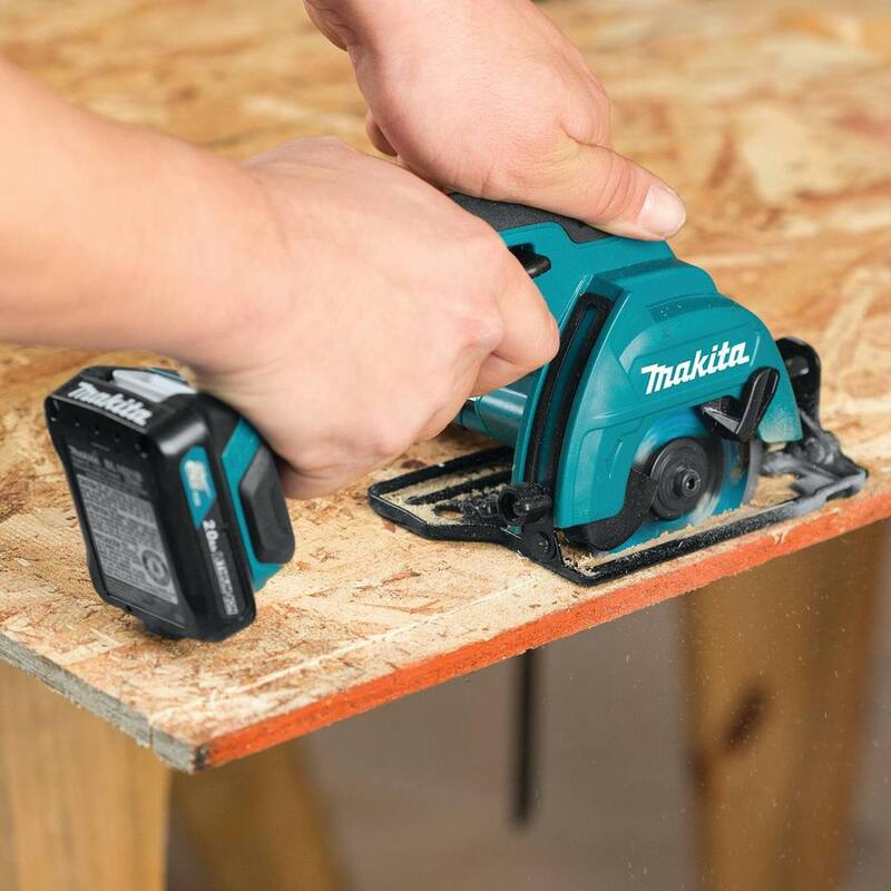 Sierra circular inalámbrica Makita 12V max CXT de 3-3/8 pulgadas con batería de iones de litio, kit y estuche (2.0Ah) - SH02R1