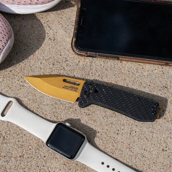 Gsm 2024 Sog Ultra Xr Carbon+Gold, Presentation Box - SOG-12-63-02-57