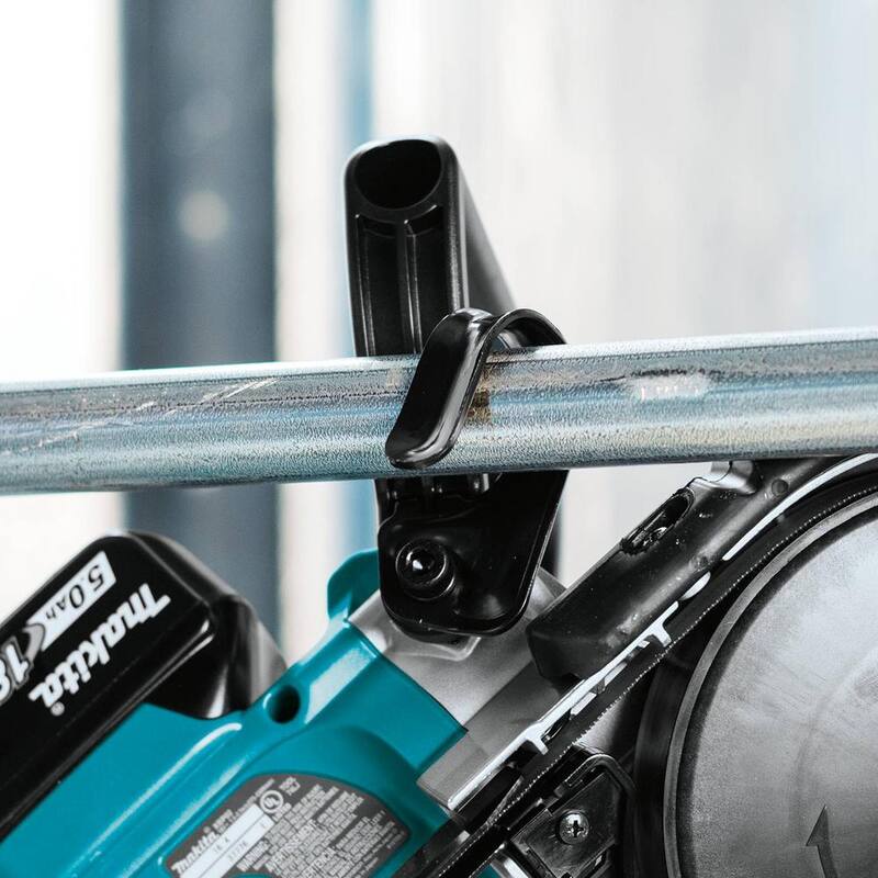 Sierra de banda portátil inalámbrica de iones de litio Makita 18V LXT 5.0Ah - XBP02TX