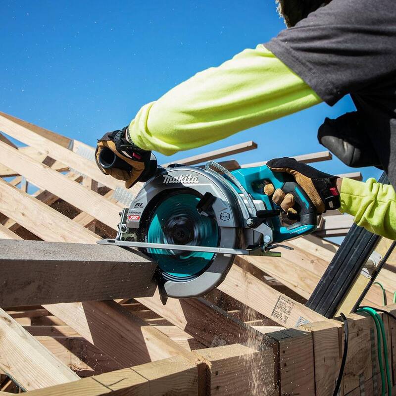Sierra circular inalámbrica sin escobillas Makita 40V Max XGT con mango trasero y capacidad AWS de 10-1/4 pulgadas (herramienta solamente) - GSR02Z.