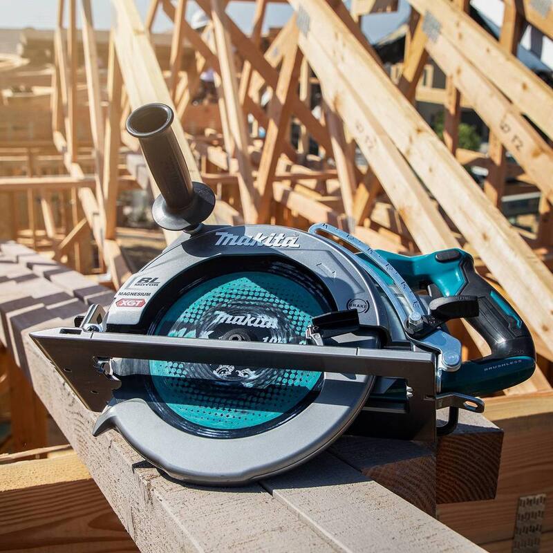 Sierra circular inalámbrica sin escobillas Makita 40V Max XGT con mango trasero y capacidad AWS de 10-1/4 pulgadas (herramienta solamente) - GSR02Z.