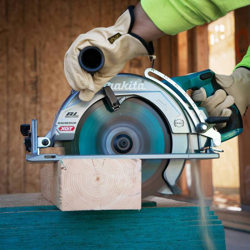 Sierra circular inalámbrica sin escobillas Makita 40V Max XGT con mango trasero y capacidad AWS de 10-1/4 pulgadas (herramienta solamente) - GSR02Z.