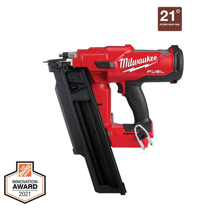 Sierra circular inalámbrica Milwaukee M18 FUEL de 18V de 7-1/4 pulgadas con mango trasero, con clavadora de 21 grados de 3-1/2 pulgadas y dos baterías HO de 6 Ah - 2830-20-2744-20-48-11-1862