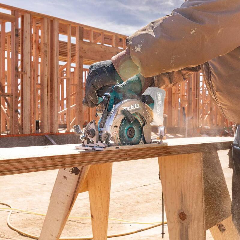 Sierra circular inalámbrica sin escobillas Makita 40V max XGT de 6-1/2 pulgadas, compatible con AWS, herramienta solamente - GSH05Z