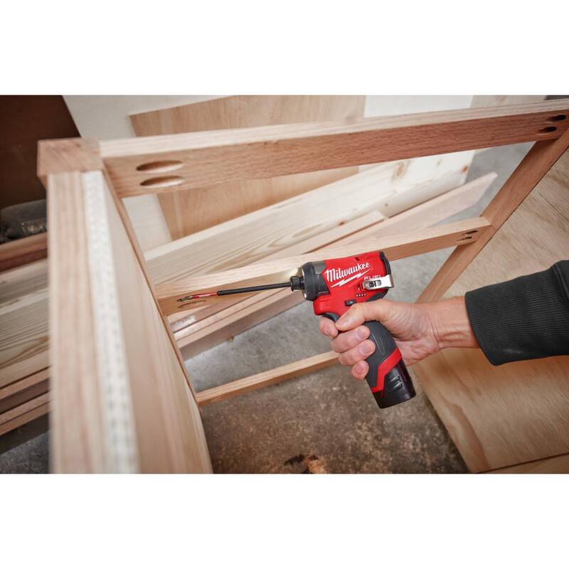 Sierra de calar inalámbrica de 12 voltios Milwaukee M12 Fuel de iones de litio con kit combo de 2 herramientas M12 - 2545-20-3497-22