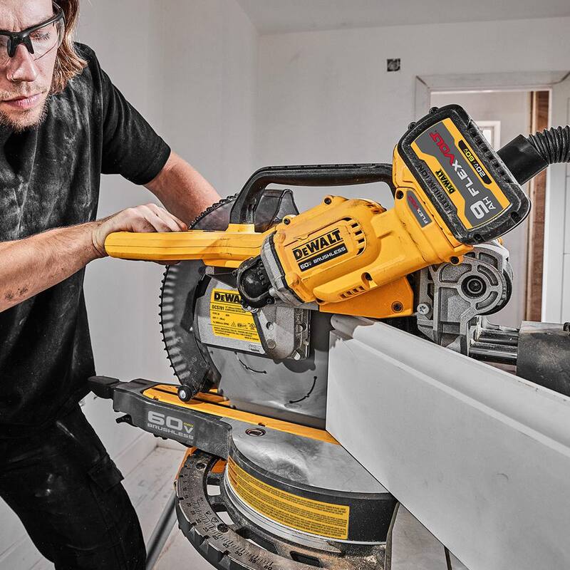 Kit de sierra ingletadora deslizante inalámbrica DEWALT de 12 pulgadas y 60 voltios con batería de iones de litio y kit de sierra de 8-1/4 pulgadas con motor sin escobillas de 60 voltios y paquete de batería de 9.0Ah - DCS781X1WS7485B