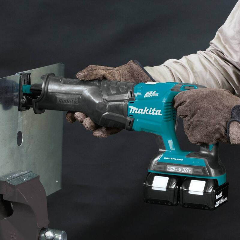 Sierra sable inalámbrica Makita 18V X2 LXT de iones de litio (36V) sin escobillas, kit con 2 baterías 5.0Ah y cargador - XRJ06PT