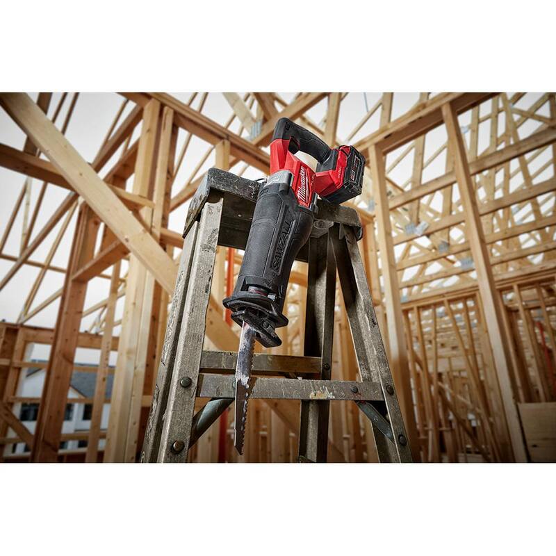 Milwaukee M18 FUEL ONE-KEY 18V Sierra recíproca inalámbrica SAWZALL con motor sin escobillas de iones de litio, Kit con dos baterías de 5.0 Ah, estuche - 2822-22.