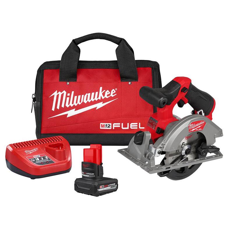 Sierra circular inalámbrica Milwaukee M12 FUEL 12V de 5-3/8 pulgadas con motor sin escobillas de iones de litio, kit con paquete de batería de alta capacidad XC 5.0 y cargador - 2521-21HO