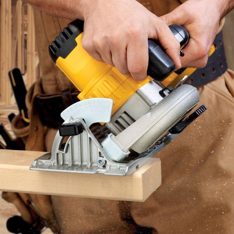 Sierra circular inalámbrica DEWALT 20V MAX de 6-1/2 pulgadas y (1) Batería de iones de litio Premium de 20V MAX 4.0Ah - DCS391BWDCB204