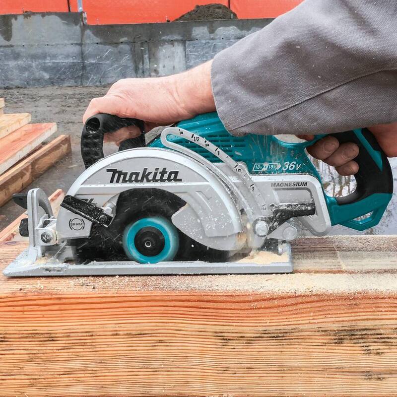 Sierra circular inalámbrica sin escobillas de 36V Makita 18V X2 LXT de 7-1/4 pulgadas con mango trasero, con batería de bonificación de 5.0Ah (paquete de 2) - XSR01PTBL1850B2.