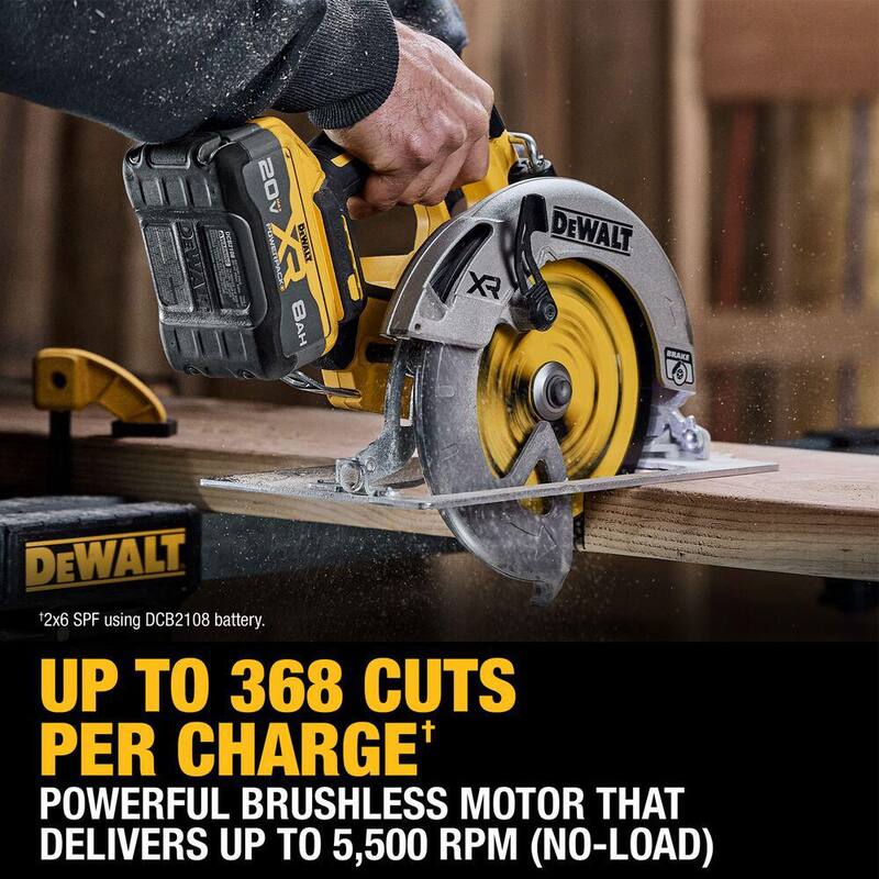 Sierra circular inalámbrica DEWALT 20V MAX de 7-1/4 pulgadas con batería de 8.0 Ah, cargador y bolsa de kit - DCS590WW1