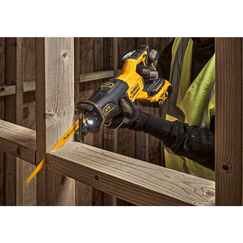 Sierra de vaivén inalámbrica sin escobillas DEWALT 20V MAX y kit de inicio de batería compacta 20V MAX POWERSTACK - DCS382BWP034C