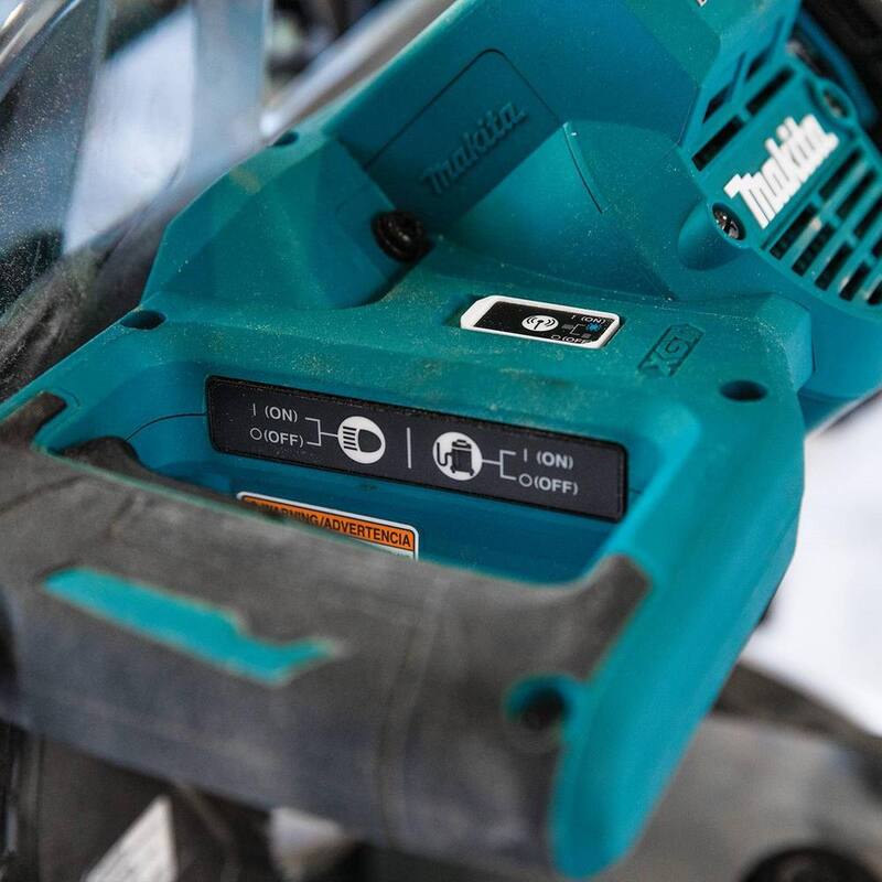 Sierra ingleteadora compuesta deslizante de bisel doble inalámbrica sin escobillas Makita 40V máx XGT de 12 pulgadas, capaz de AWS (Herramienta solamente) - GSL04Z.