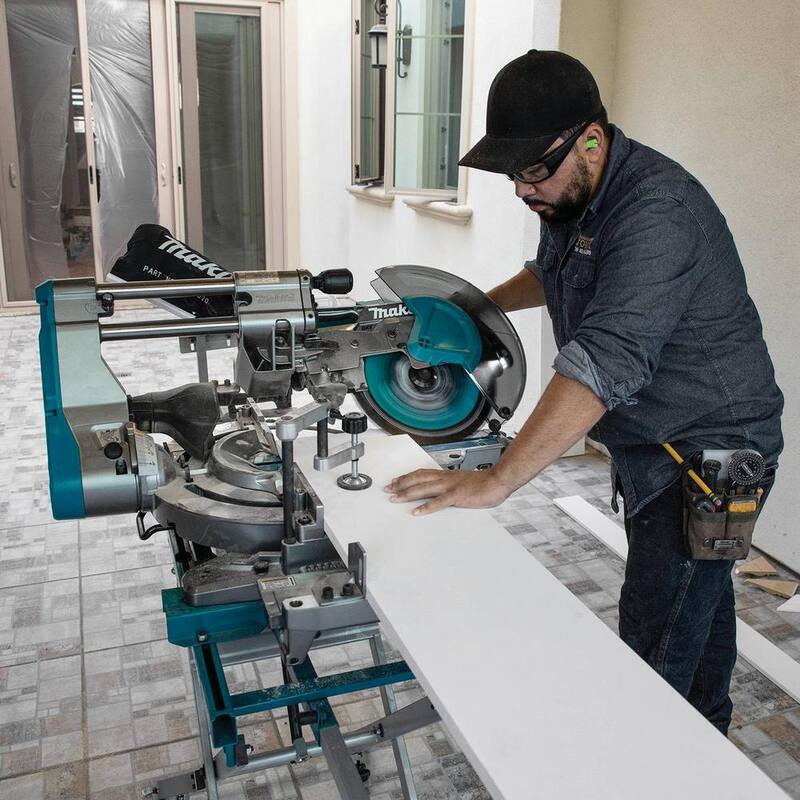 Sierra ingleteadora compuesta deslizante de bisel doble inalámbrica sin escobillas Makita 40V máx XGT de 12 pulgadas, capaz de AWS (Herramienta solamente) - GSL04Z.
