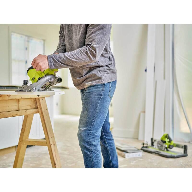 RYOBI ONE+ HP 18V Sierra Circular Compacta Inalámbrica Brushless de 6-1/2 pulgadas con Kit de Batería de Alto Rendimiento de 4.0 Ah y Cargador - PSBCS01K1