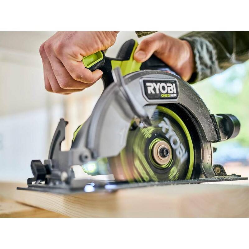 RYOBI ONE+ HP 18V Sierra Circular Compacta Inalámbrica Brushless de 6-1/2 pulgadas con Kit de Batería de Alto Rendimiento de 4.0 Ah y Cargador - PSBCS01K1