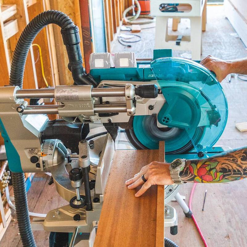 Sierra ingleteadora compuesta deslizante de doble bisel sin escobillas Makita 18V X2 LXT de 12 pulgadas con láser (herramienta solamente) - XSL07Z