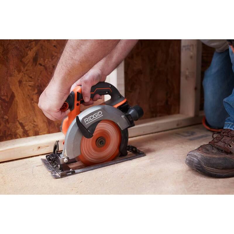 Sierra circular inalámbrica RIDGID de 18V de 6 1/2 pulgadas (herramienta solamente) - R8655B