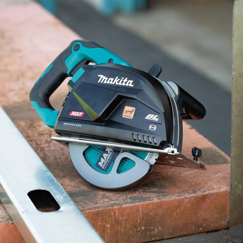 Sierra circular inalámbrica sin escobillas Makita 40V max XGT de corte de metal de 7-1/4 pulgadas, con freno eléctrico y recolector de virutas 4.0Ah - GSC01M1