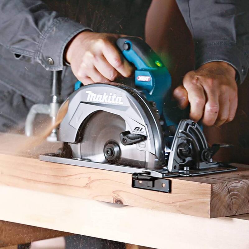 Sierra circular inalámbrica Makita 40V Max XGT sin escobillas de 7-1/4 in., juego con capacidad AWS (4.0Ah) con batería 40V Max XGT 4.0Ah - GSH01M1-BL4040