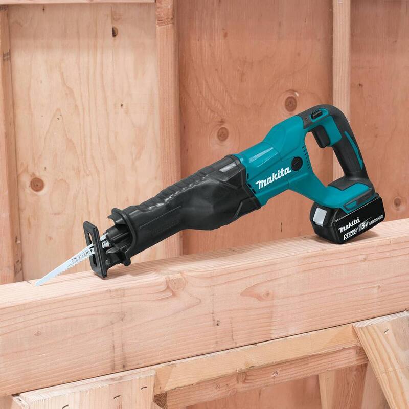 Sierra reciproca inalámbrica Makita 18V 5.0Ah LXT de iones de litio - XRJ04T