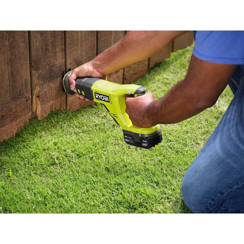 Sierra recíproca inalámbrica RYOBI ONE+ de 18V (herramienta sola) con juego de hojas recíprocas multiusos (35 piezas) - PCL515B-A233501.