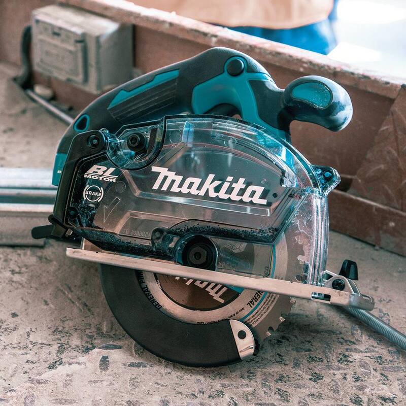 Sierra para corte de metal inalámbrica sin escobillas de 5-7/8 pulgadas con freno eléctrico y recolector de virutas, solo herramienta - XSC04Z de 18V LXT de Makita