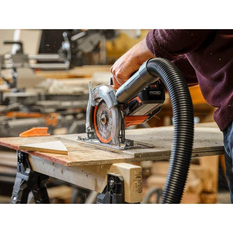 Sierra circular inalámbrica RIDGID 18V SubCompact Brushless de 6-1/2 pulgadas con kit de batería de salida máxima de 4.0 Ah y cargador - R8656KN