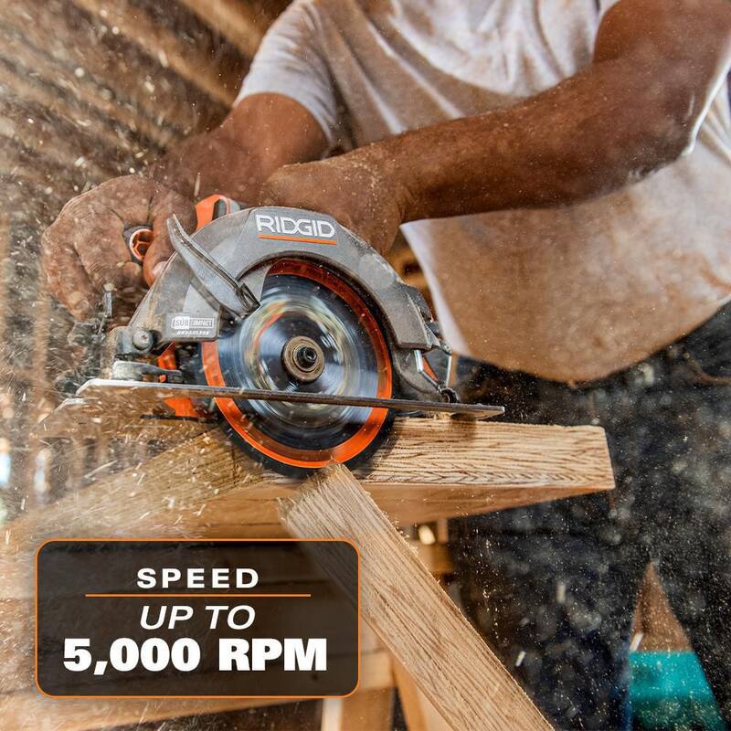 Sierra circular inalámbrica RIDGID 18V SubCompact Brushless de 6-1/2 pulgadas con kit de batería de salida máxima de 4.0 Ah y cargador - R8656KN