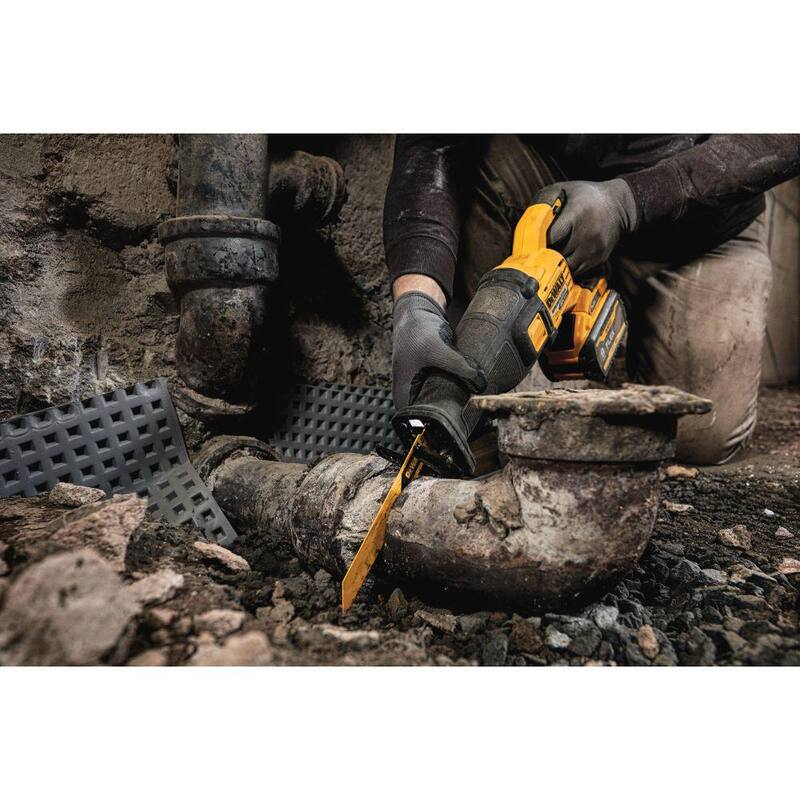 Sierra reciproca inalámbrica sin escobillas DEWALT FLEXVOLT 60V MAX y sierra circular de 6-1/2 pulgadas 20V con (2) baterías FLEXVOLT 9.0Ah - DCS389X2WDCS391