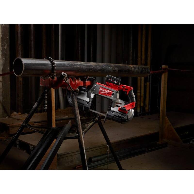 Sierra de cinta inalámbrica Milwaukee M18 FUEL de 18 voltios con batería de iones de litio sin escobillas de corte profundo y kit con batería adicional de 6.0 Ah - 2729-22-48-11-1865.