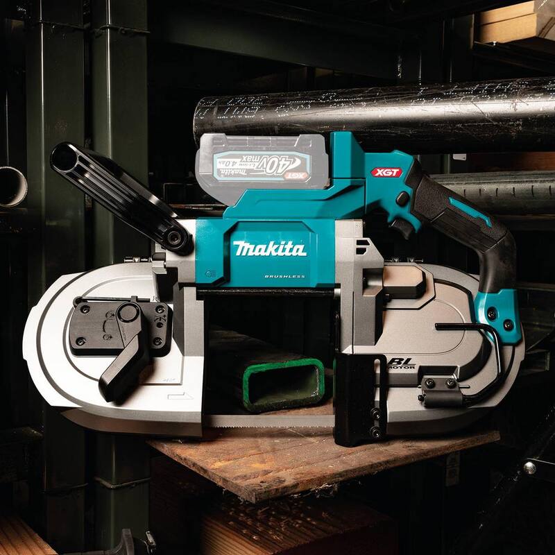 Sierra de cinta portátil sin escobillas Makita 40V max XGT para un corte profundo sin cable (Herramienta solamente) - GBP01Z