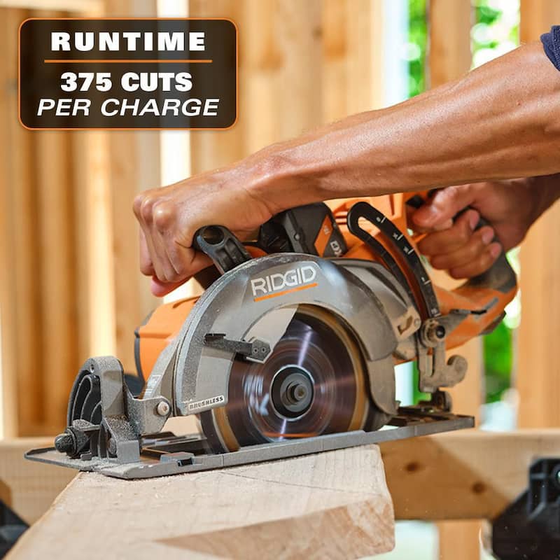 Sierra Circular Inalámbrica RIDGID de 18V sin Escobillas de 7-1/4 pulg. con Mango Trasero, Kit con (2) Baterías MAX de 4.0 Ah de Salida, Cargador, Bolsa - R8658K-AC840040
