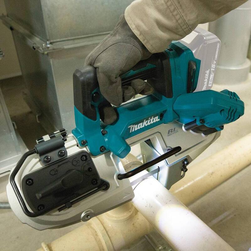 Sierra de cinta inalámbrica compacta sin escobillas Makita 18V LXT (solo herramienta) con hoja de sierra de cinta portátil de 32-7/8 pulgadas y 18 TPI - XBP04Z-A97570.