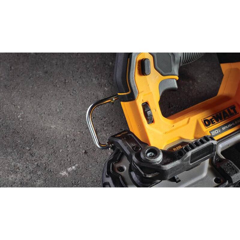DEWALT ATOMIC 20V MAX Sierra de cinta inalámbrica de iones de litio sin escobillas de 1-3/4 pulgadas con batería de 4.0Ah, cargador y bolsa - DCS377Q1