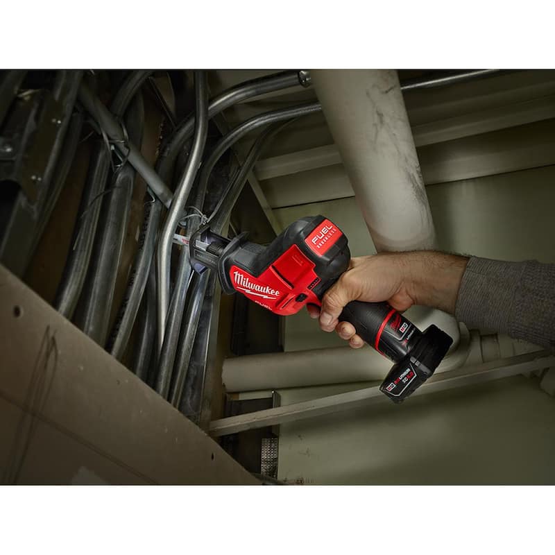 Sierra reciproca inalámbrica Milwaukee M12 FUEL 12V de ion de litio sin escobillas HACKZALL con kit de sierra alternativa con batería de 6.0Ah - 2520-21XC-48-11-2460