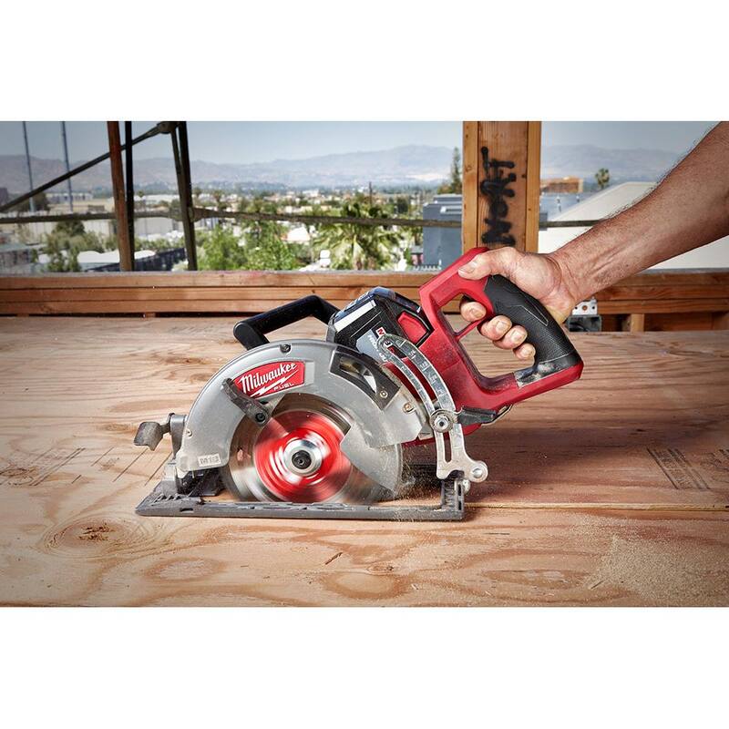 Sierra circular inalámbrica Milwaukee M18 FUEL de 18V con batería de iones de litio de 7-1/4 pulgadas y mango trasero, con martillo rotativo SDS Plus de 1 pulgada y kit de arranque de 8.0ah - 2830-20-2613-20-48-59-1880.
