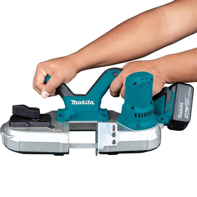 Sierra de banda compacta inalámbrica de iones de litio de 18V LXT de Makita con kit de 5.0 Ah - XBP03T.