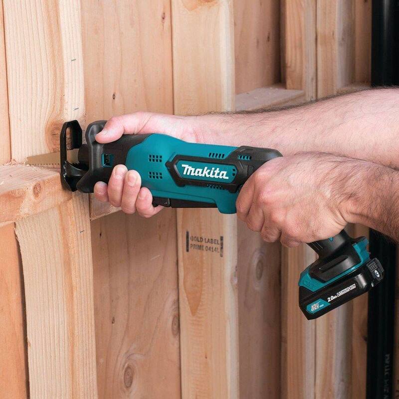 Sierra reciproca inalámbrica Makita 12V máx CXT de iones de litio con velocidad variable y estuche - RJ03R1