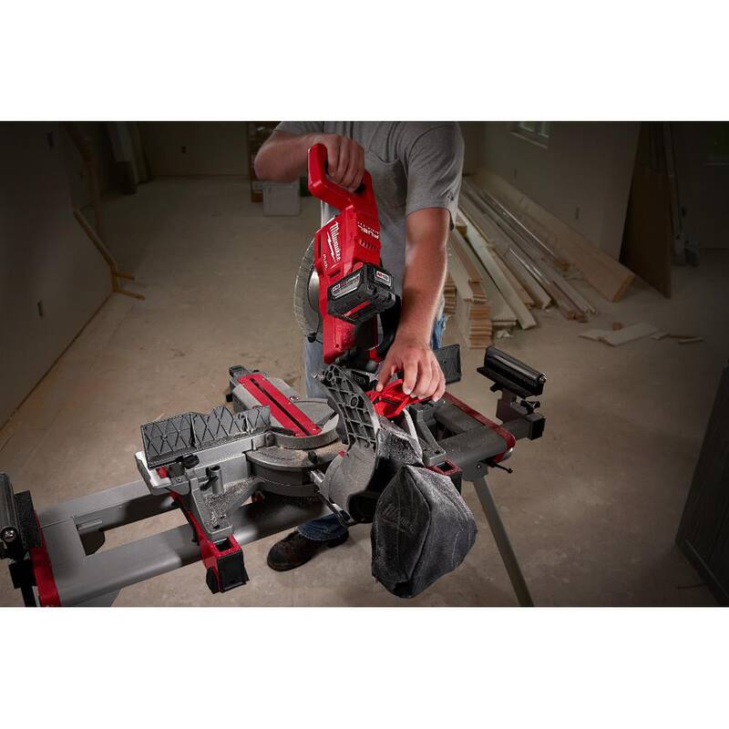Sierra ingleteadora y sierra circular Milwaukee M18 FUEL de 18V con baterías de 8.0 Ah - 2734-20-2830-20-48-11-1880-48-11-1880
