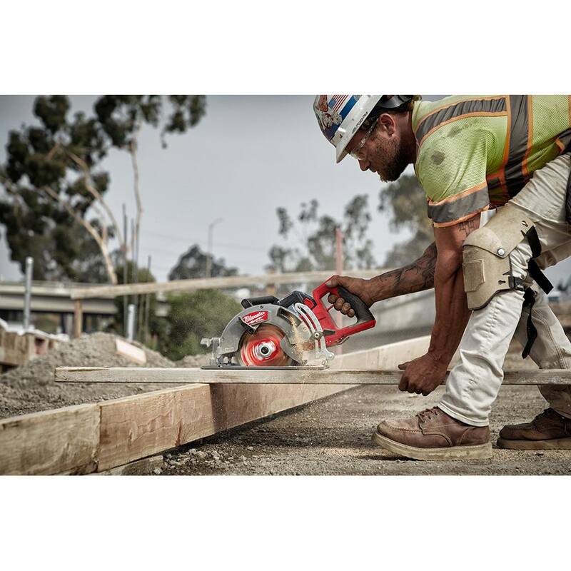 Sierra ingleteadora y sierra circular Milwaukee M18 FUEL de 18V con baterías de 8.0 Ah - 2734-20-2830-20-48-11-1880-48-11-1880