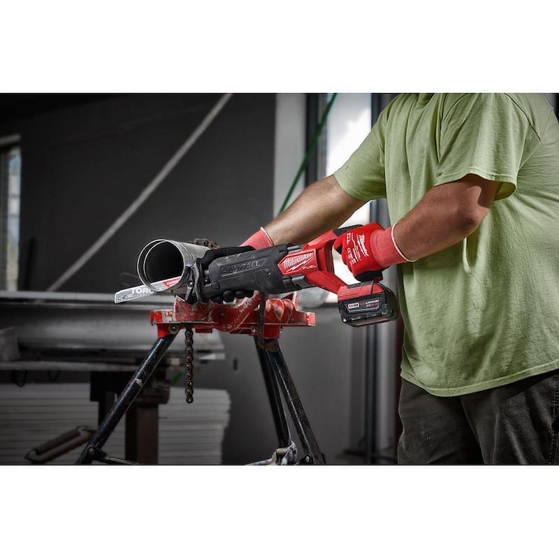 Sierra recíproca inalámbrica sin escobillas Milwaukee M18 FUEL GEN-2 18V de iones de litio SAWZALL con amoladora de 4-1/2 pulgadas M18 FUEL - 2821-20-2880-20.