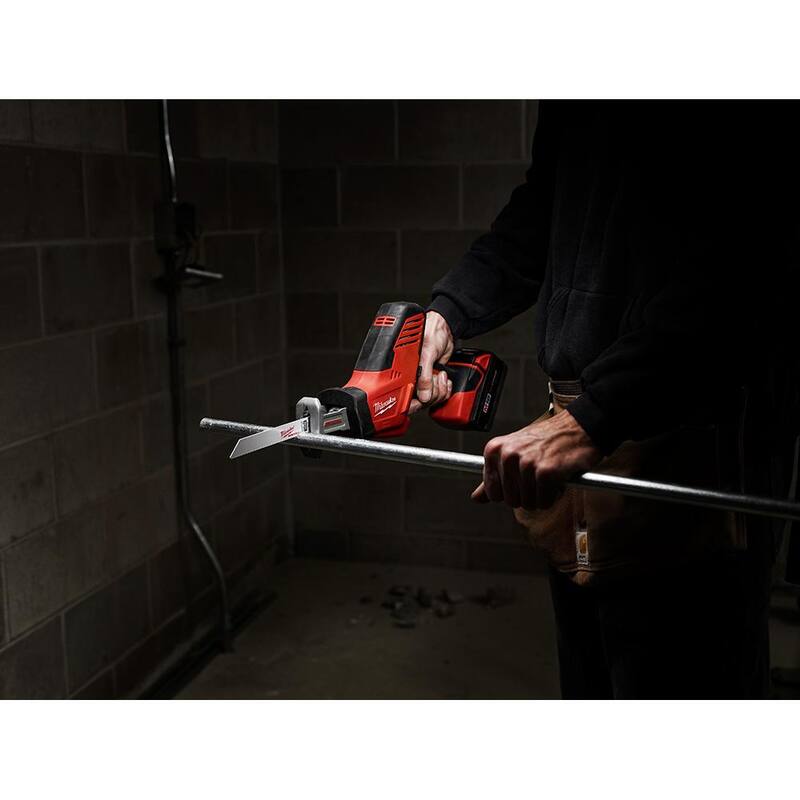Sierra reciproca HACKZALL inalámbrica de 18V de iones de litio Milwaukee M18 con herramienta múltiple y batería de 5.0 Ah - 2625-20-2626-20-48-11-1850.